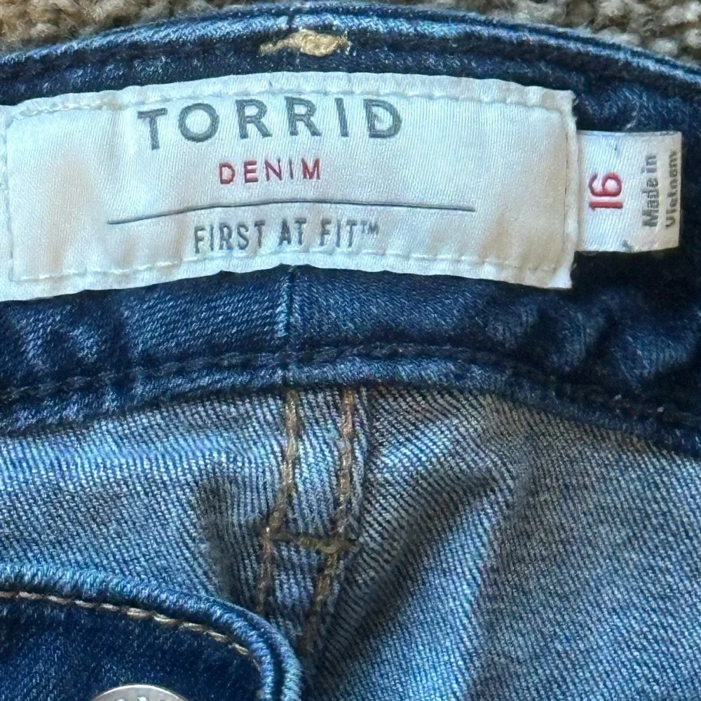Torrid denim shorts - Picture 3 of 3